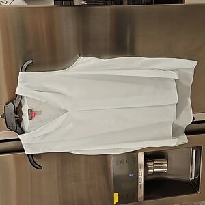 💕VINCE CAMUTO💕 Sleeveless Crepe V-Neck Blouse ~ Light Blue Medium
